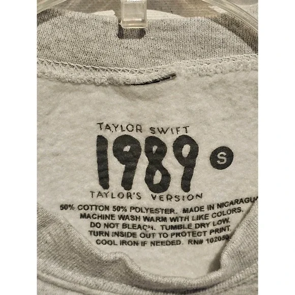 Taylor Swift 1989 Taylors Version Crewneck Sweatshirt Heather Grey Size S - Picture 3 of 8